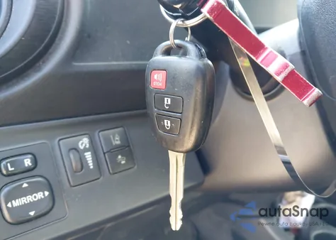 2017 Toyota Prius C One из США, поврежденный, VIN JTDKDTB38H1592842